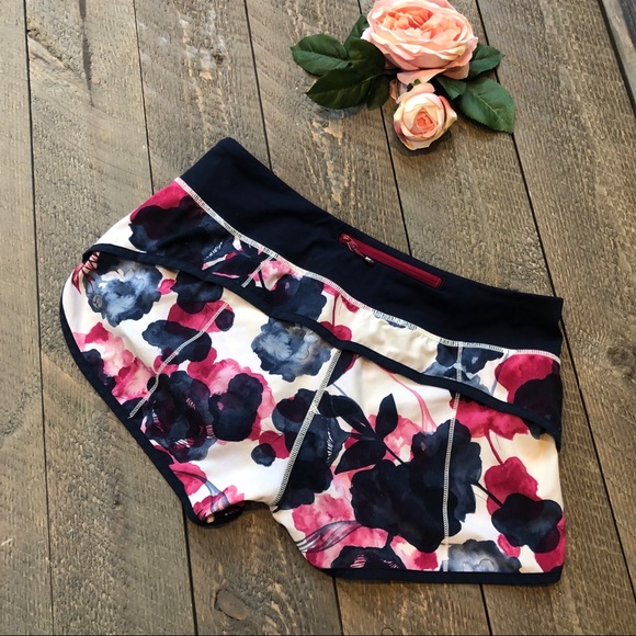 lululemon athletica Pants - ⭐️Lululemon Rare Inky Floral Speed Short